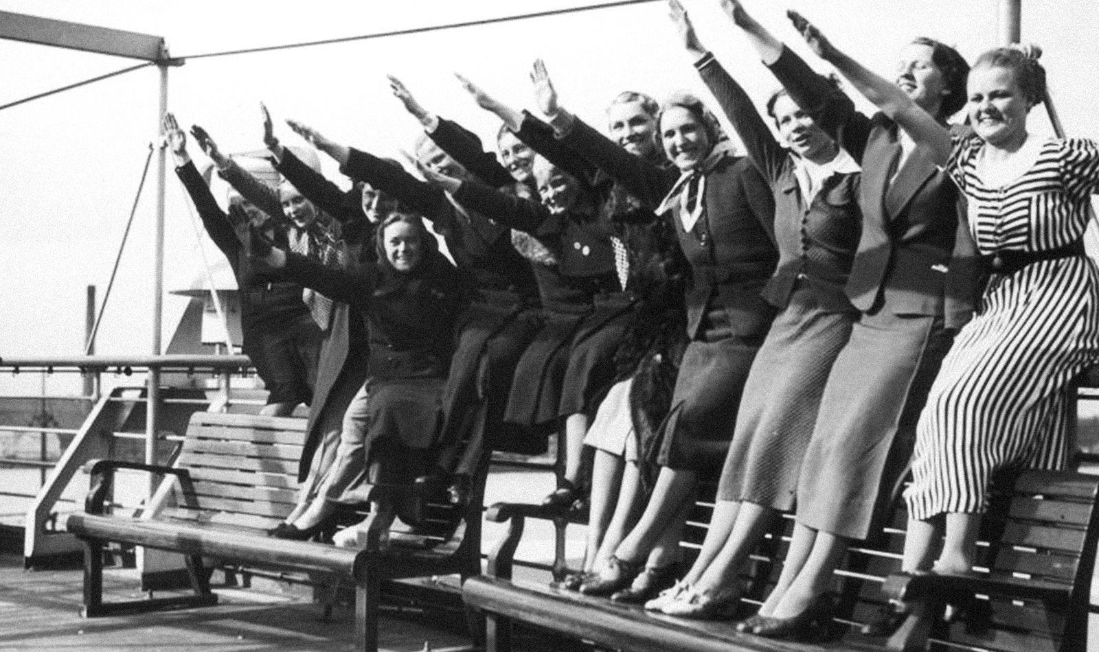 Фашистская женщина. Сила через радость третий Рейх. Женщины фашистской Германии. Счастливые немцы. Германия 30-х годов.
